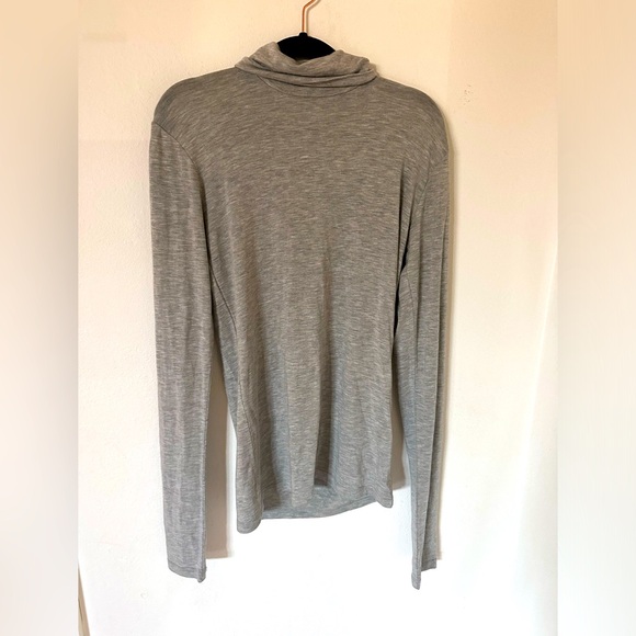 Vince XS gray turtleneck top - Picture 1 of 3